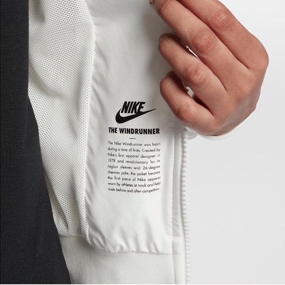 Nike Jackets & Blazers - Nike Windbreaker/runner NWT